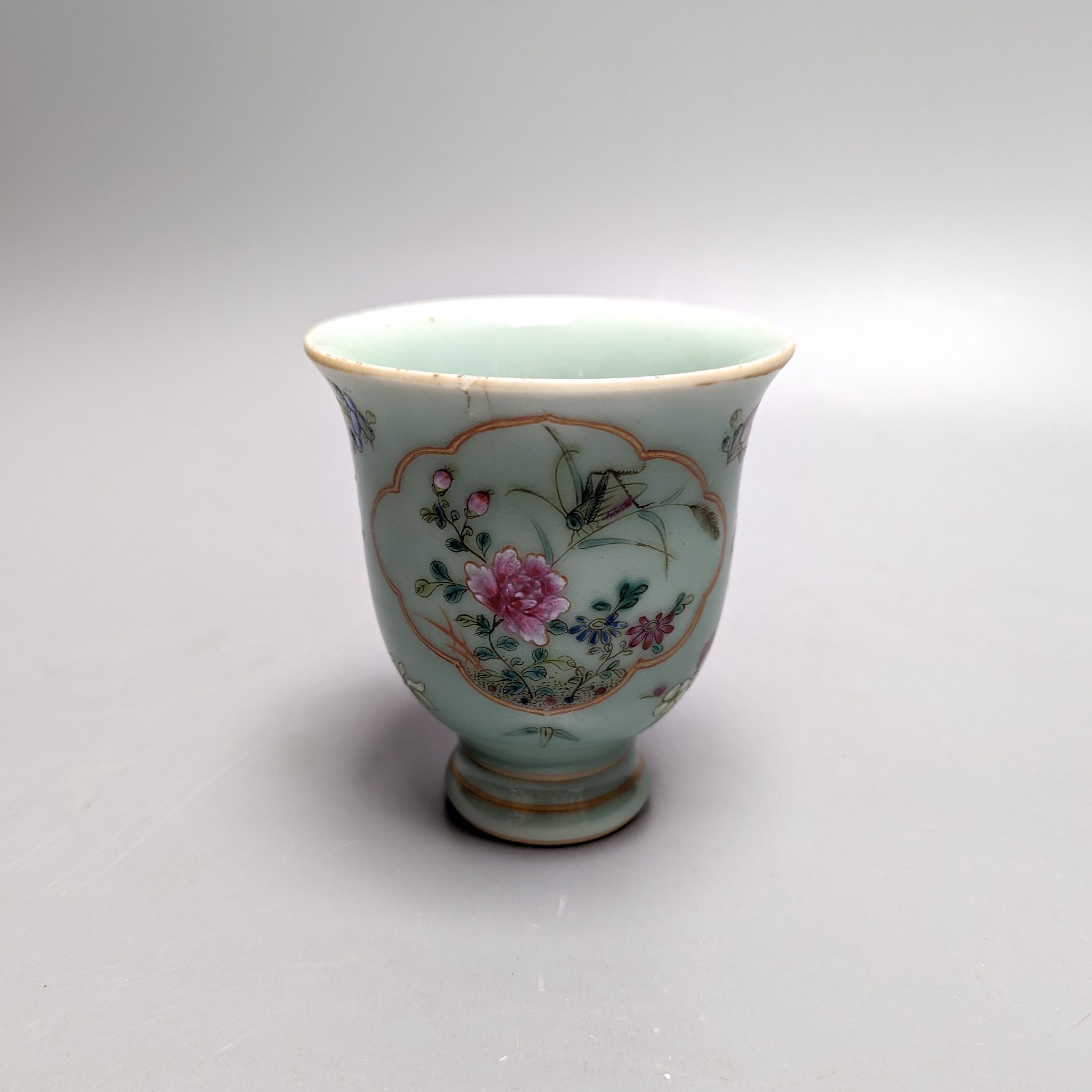 A Chinese celadon ground famille rose cup, Daoquang 10cm